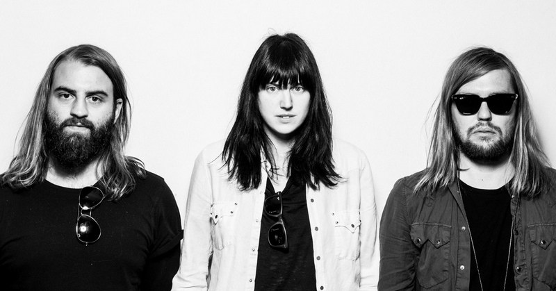 Band Of Skulls - Death by Diamonds And Pearls
