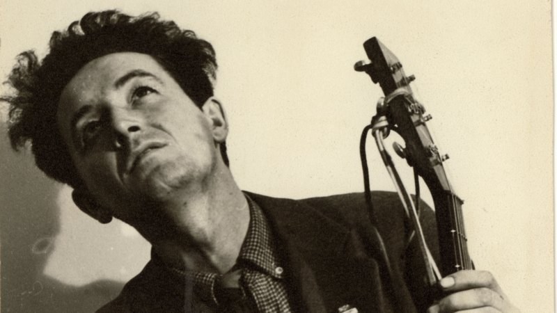 Woody Guthrie - This Land Is Your Land